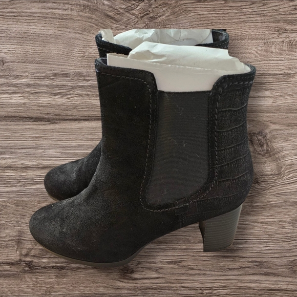Womens Clarks Black Ankle Boots - Picture 3 of 5